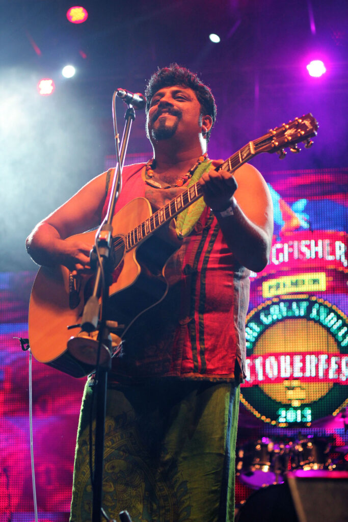 Bangalores very own Raghu Dixit performing at Kingfisher Premium The Great Indian Octoberfest